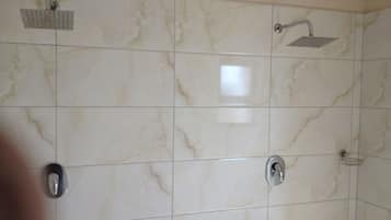 Double Room | Bathroom shower