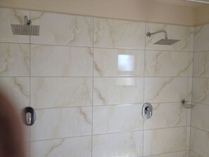 Double Room | Pancuran Bilik Mandi