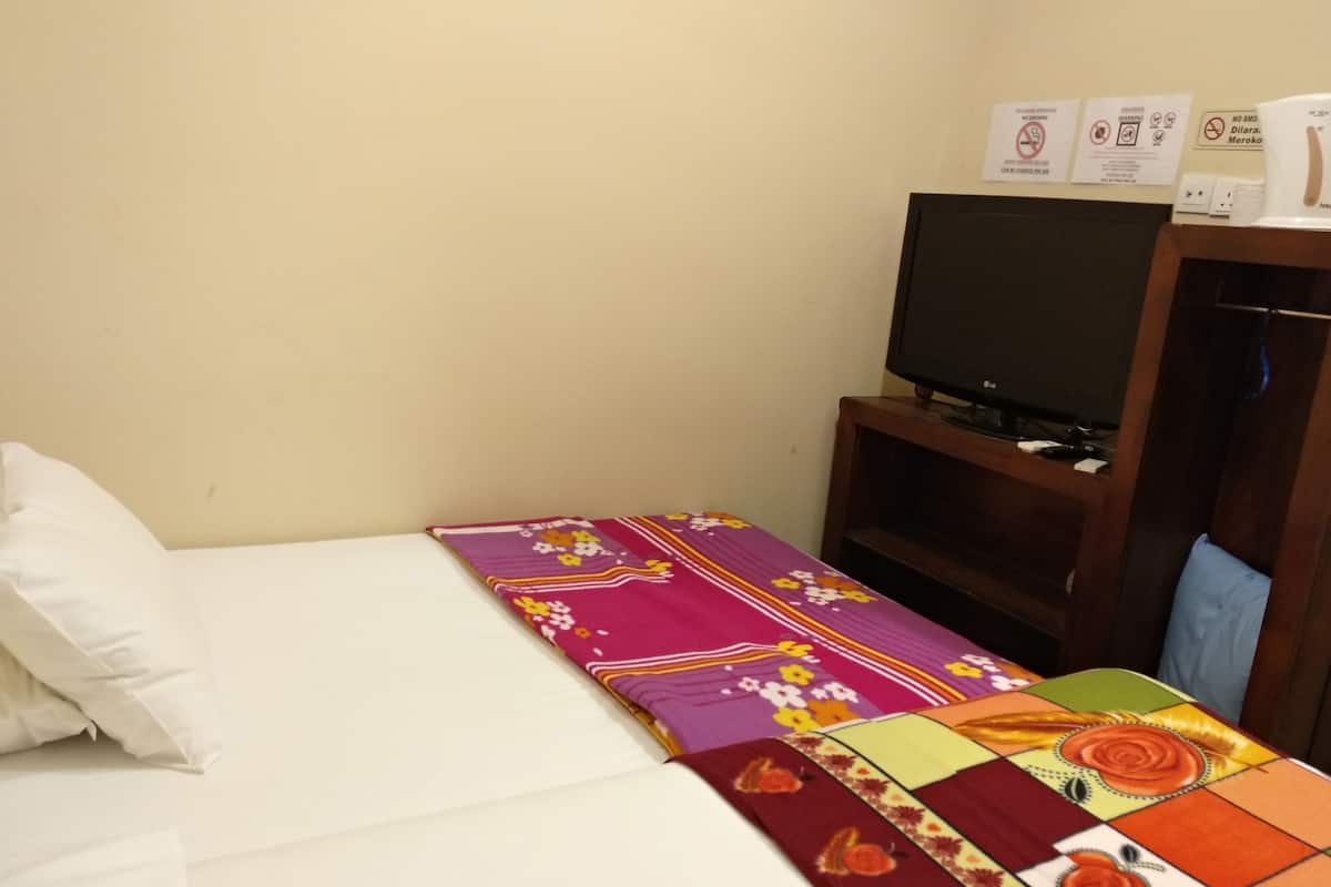 Standard Room, Ground Floor | Iron/ironing board, rollaway beds, free WiFi, bed sheets