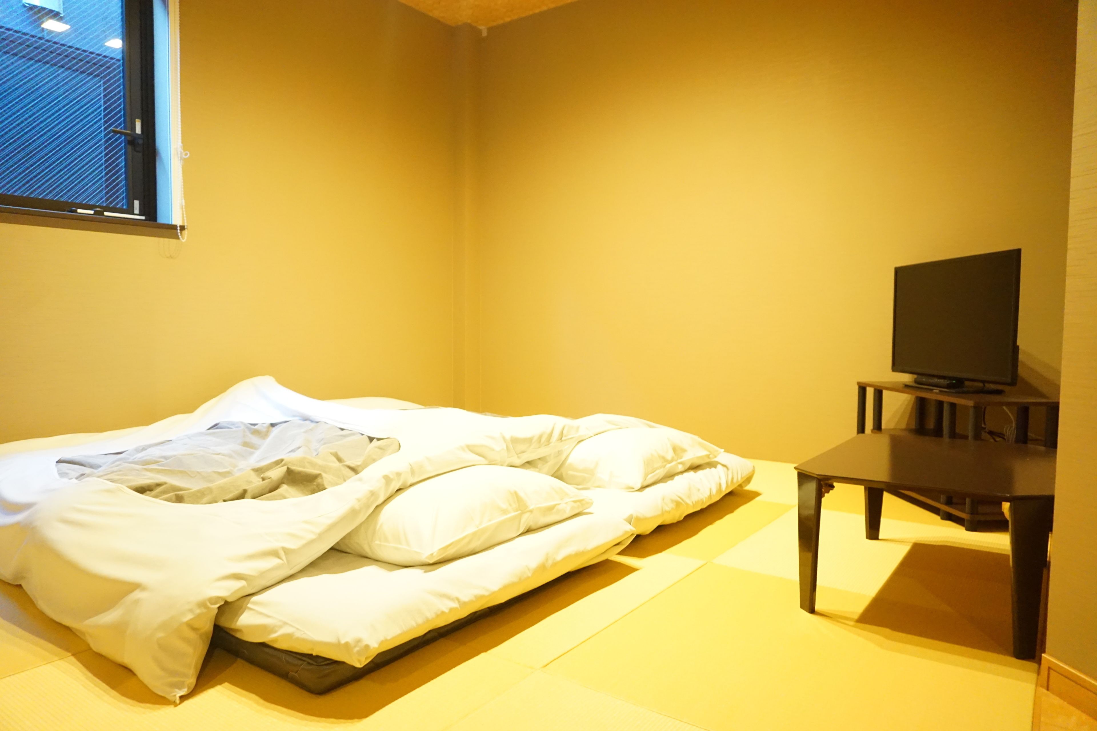 1 bedroom, desk, free wifi