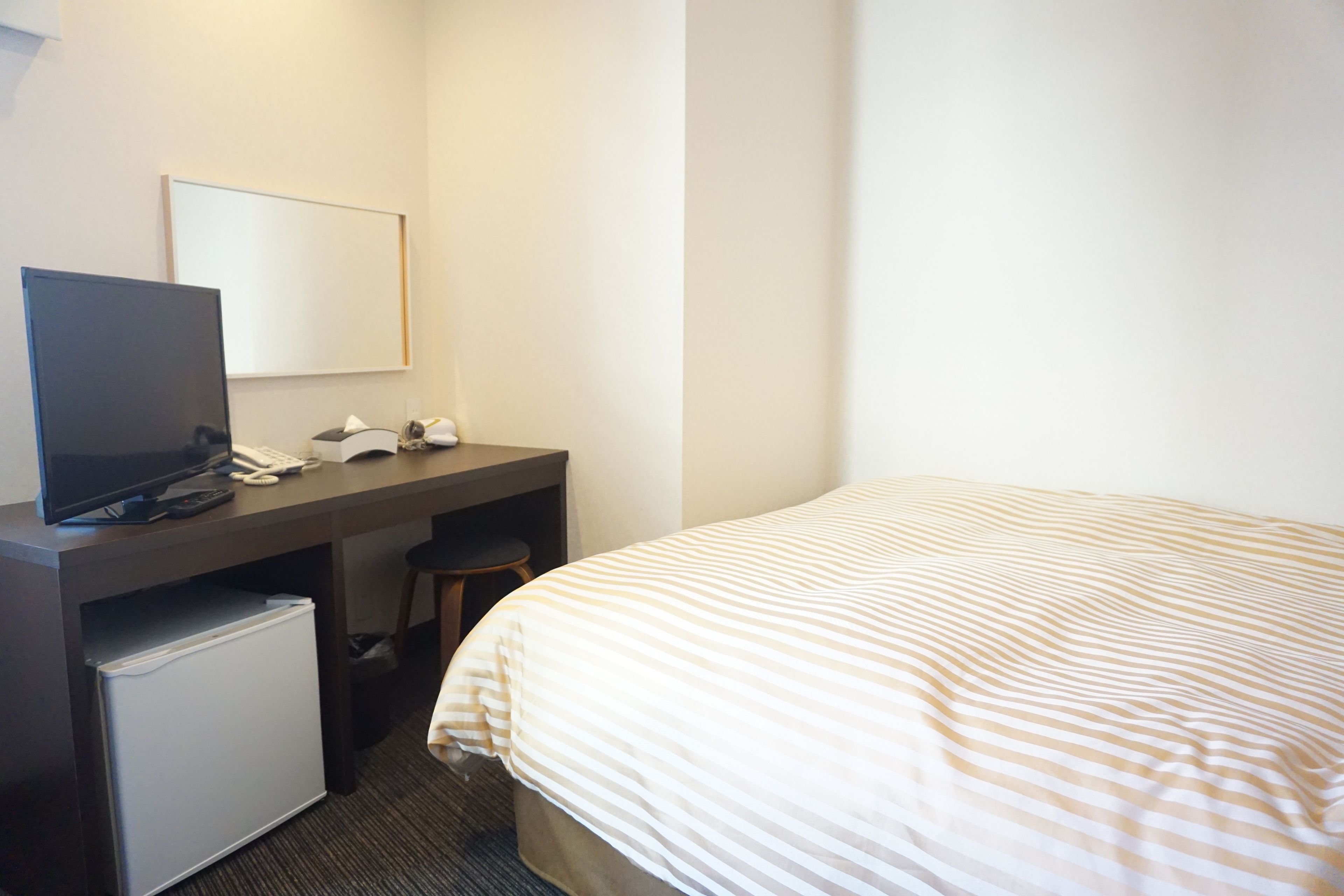 1 bedroom, desk, free wifi