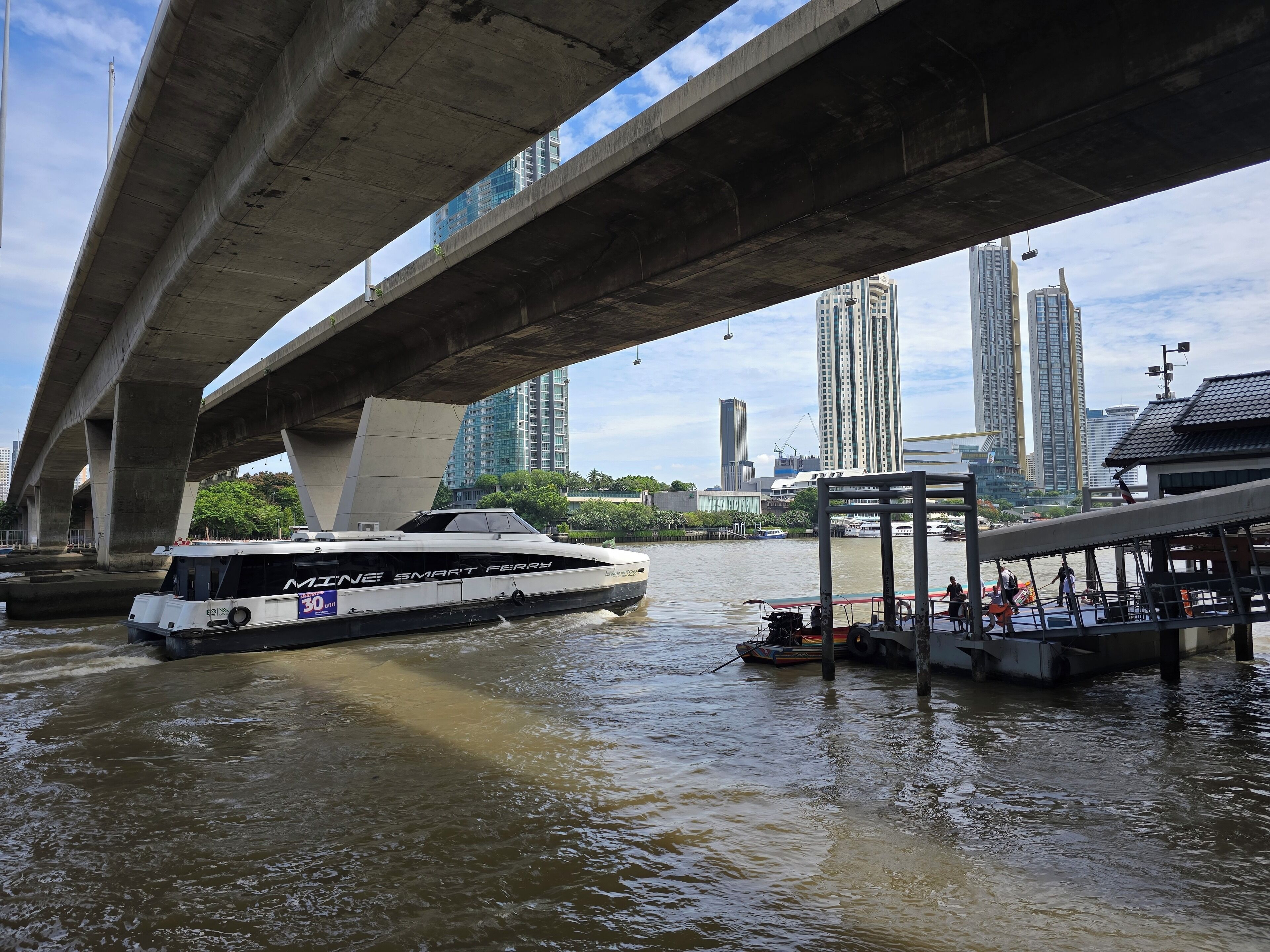 Photo - Somewhere to Escape - Hometel