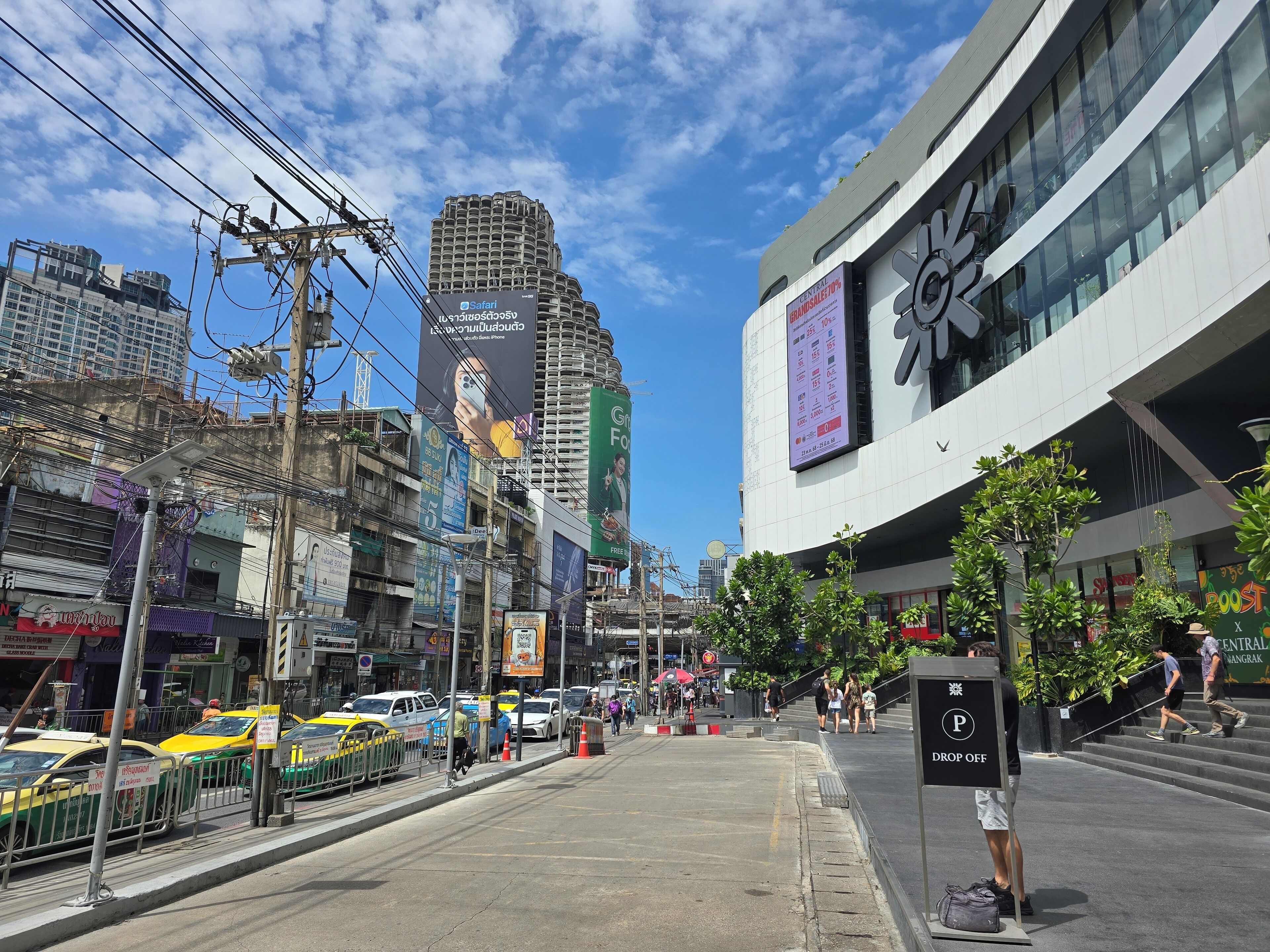 Photo - Somewhere to Escape - Hometel