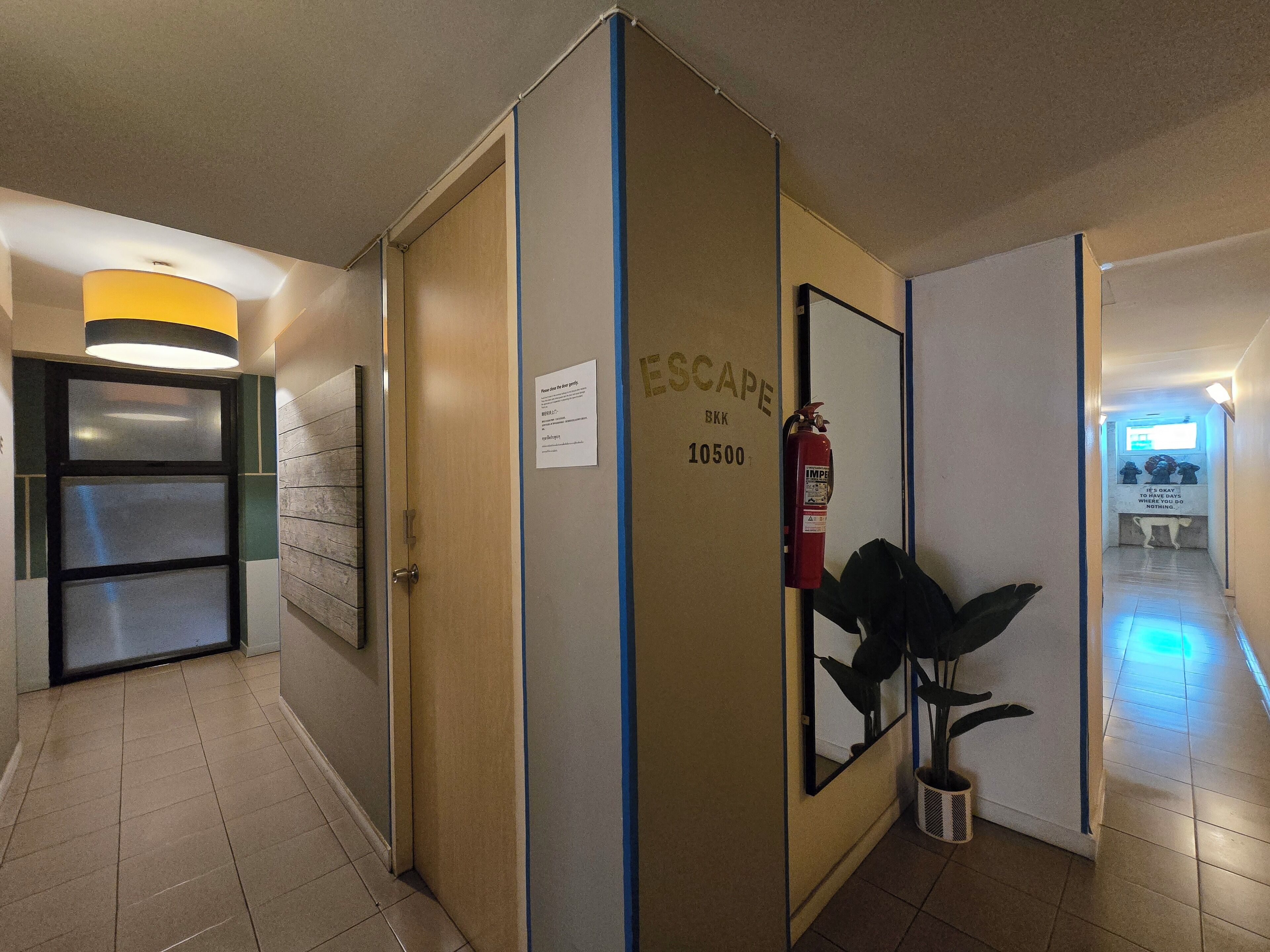 Photo - Somewhere to Escape - Hometel