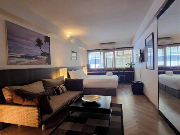 No.1 Suite Escape : King bed + Sofa bed | 책상, 방음 설비, 무료 WiFi, 각각 다른 스타일의 인테리어