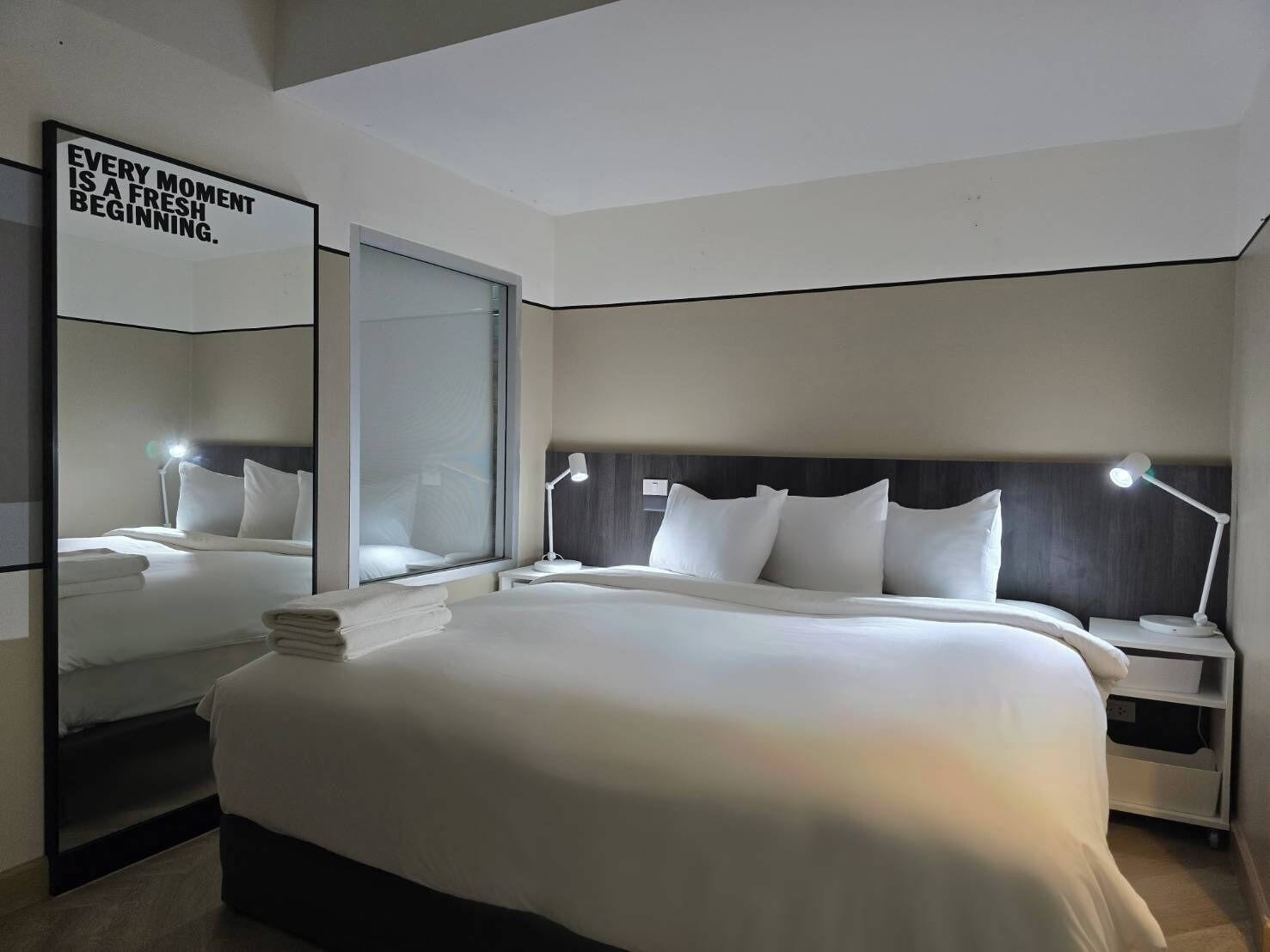 Photo - Somewhere to Escape - Hometel