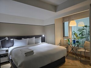No.6 Garden Escape : King bed + Bathtub (Ground Floor) | Individually decorated, individually furnished, desk, soundproofing - Somewhere to Escape - Hometel (Bangkok)