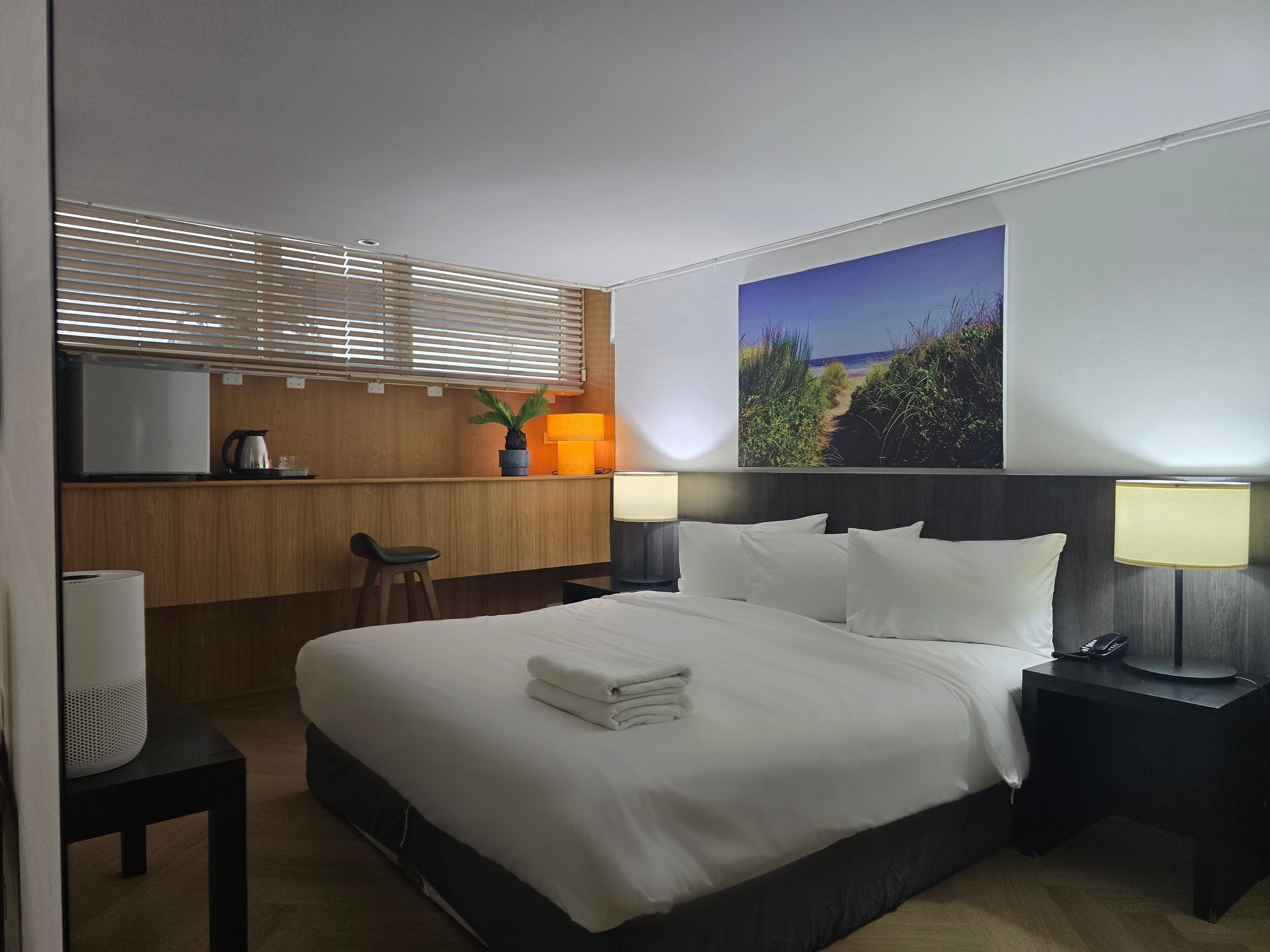 Photo - Somewhere to Escape - Hometel