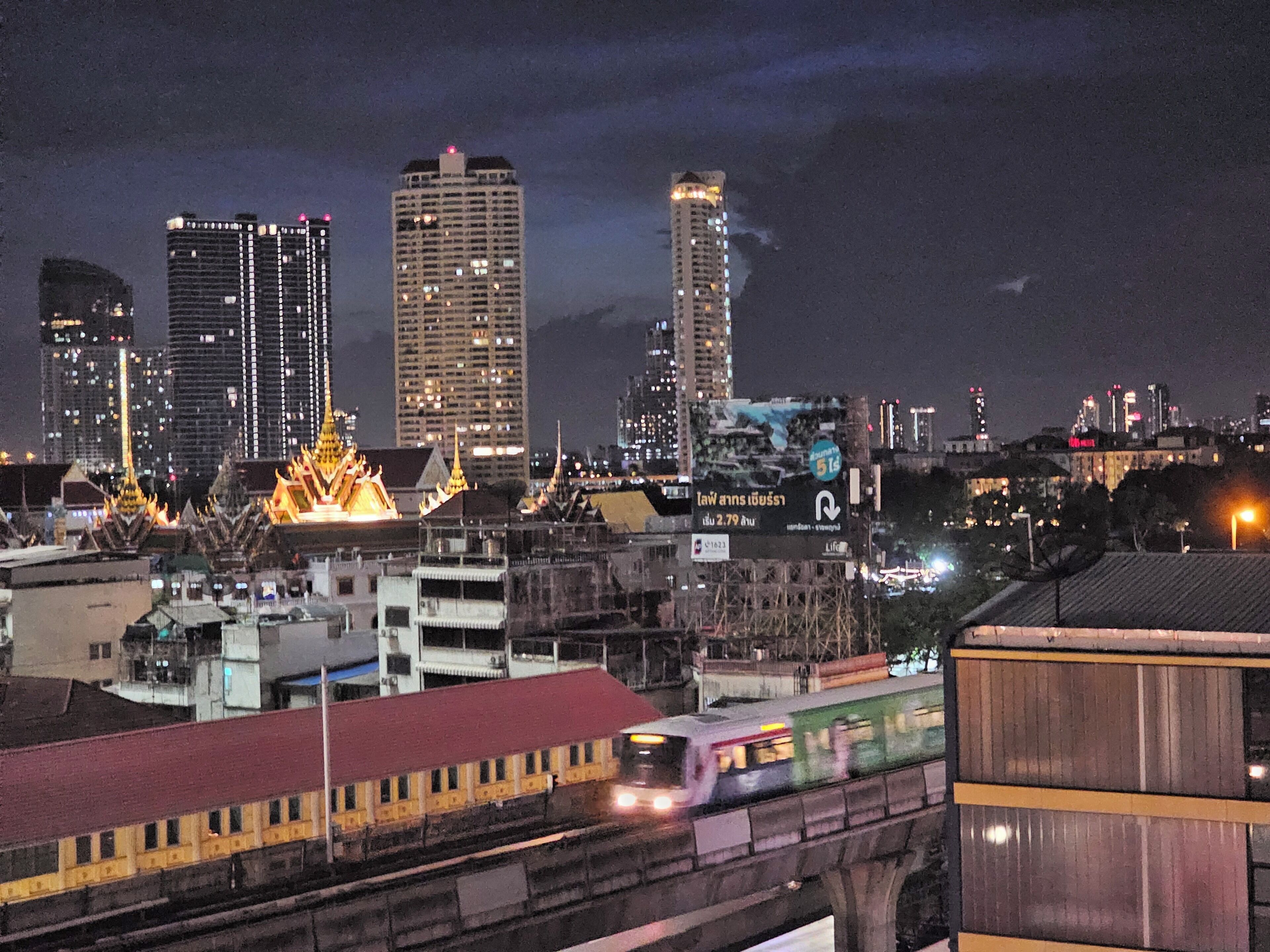 Photo - Somewhere to Escape - Hometel