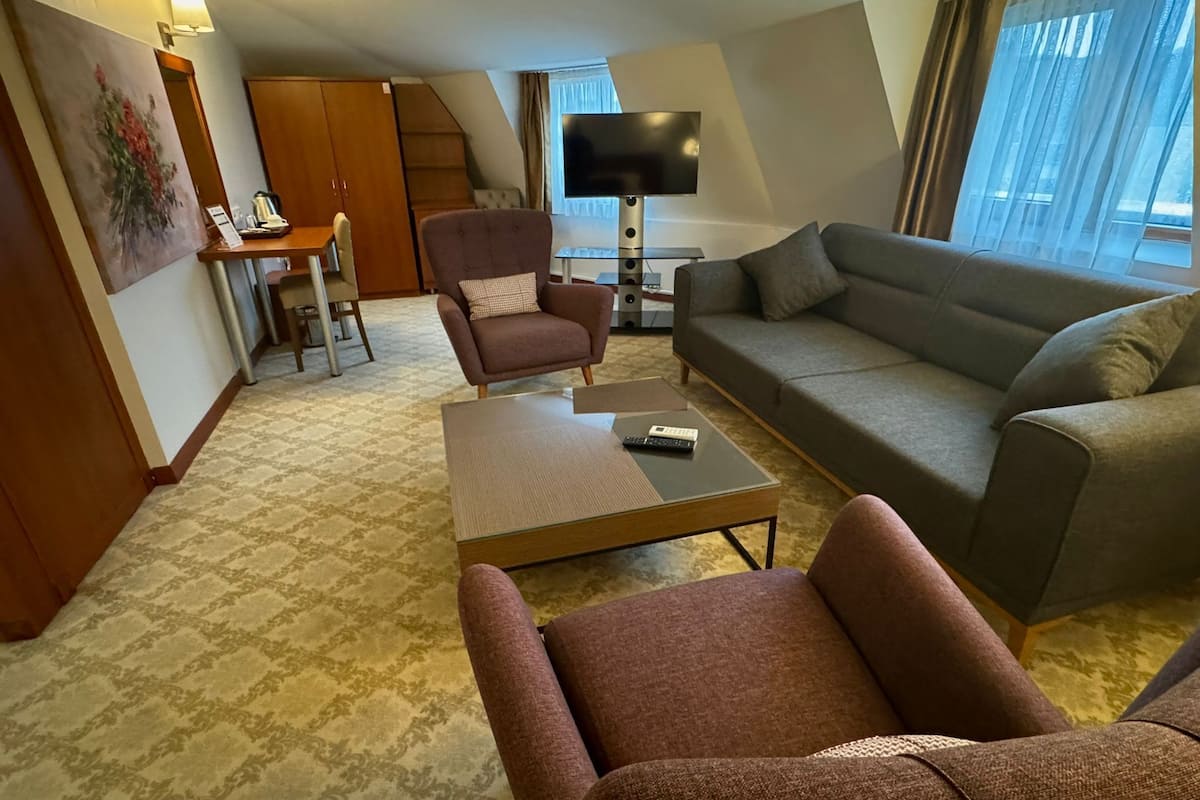 Suite | Minibar, coffres-forts dans les chambres, bureau, chambres insonorisées