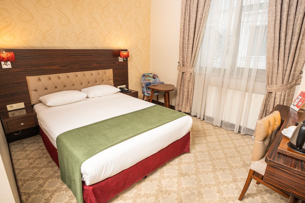Executive Tek Büyük Yataklı Oda, 1 Çift Kişilik Yatak | Minibar, odada kasa, masa, ses yalıtımı 