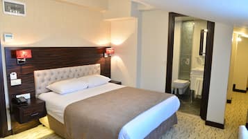 Executive Double Room, 1 Double Bed | Minibar, in-room safe, desk, soundproofing