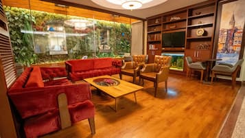 Lobby lounge