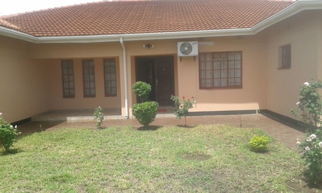 Fachada de la propiedad