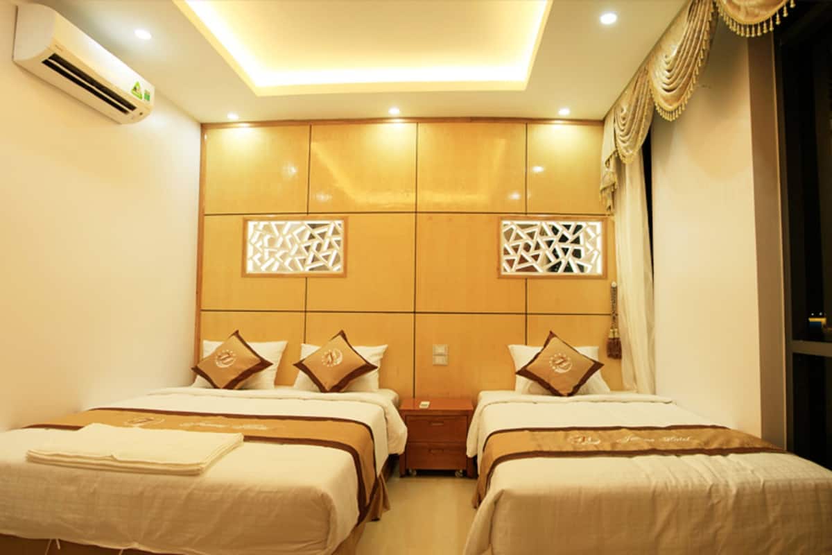 deluxe triple room | 1 bedroom, premium bedding, pillow-top beds, minibar