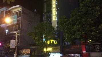 Façade de lâhĂ©bergement - soirĂ©e/nuit