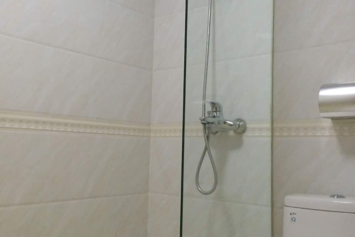 family room | 1 bedroom, premium bedding, pillow-top beds, minibar