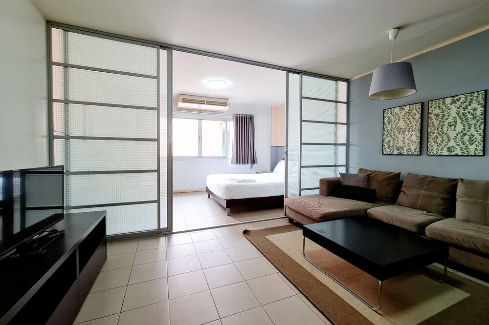 Sathorn Terrace Apartment
