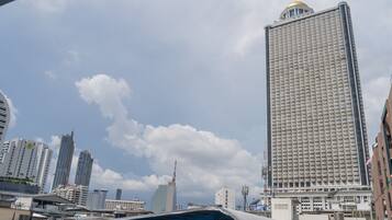 Icon Siam View Studio Apartment: Queen Bed + Sofa Bed + Working Desk + Non-smoking | View from room