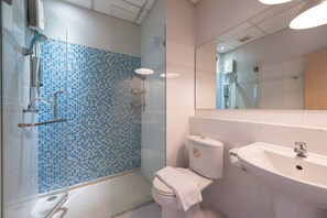 Shower, hydromassage showerhead, free toiletries, hair dryer