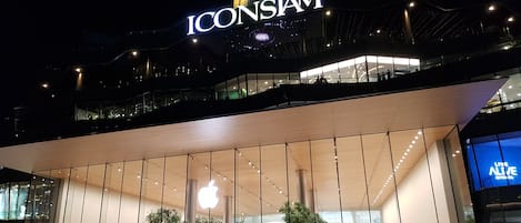 Shopping mall