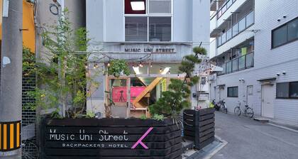 Music Uni Street Backpackers Hostel