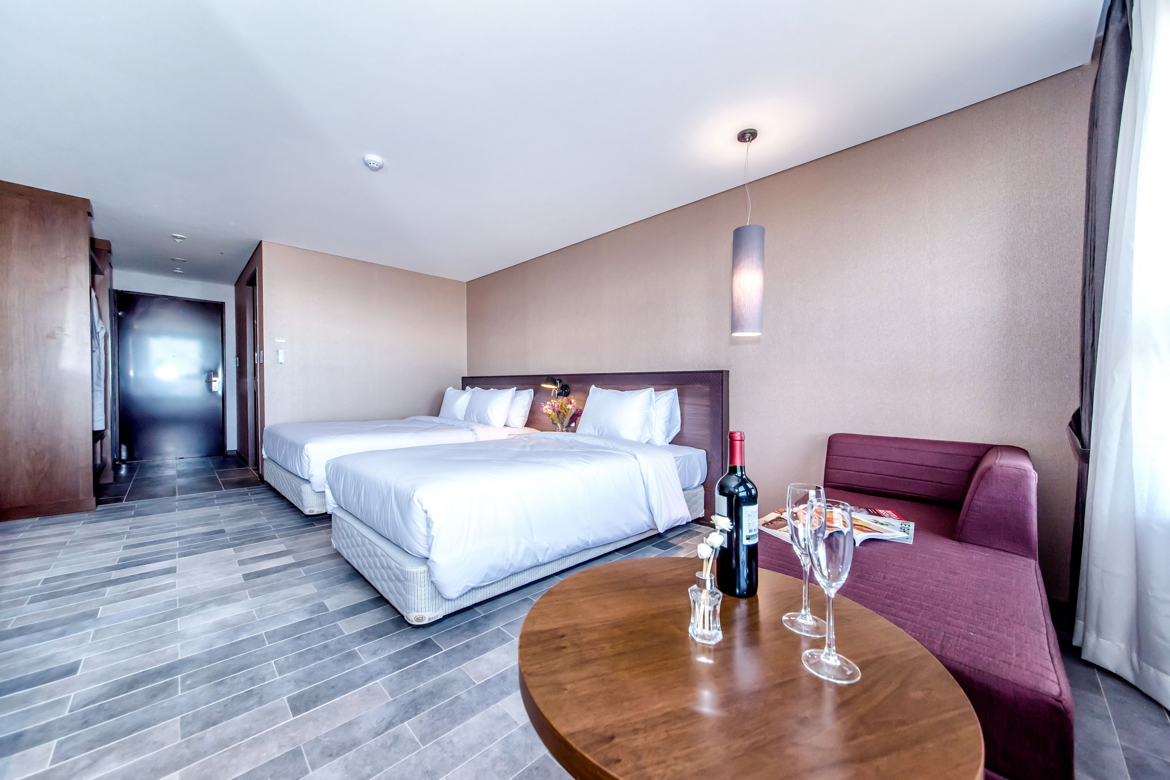 deluxe twin room, sea facing | desk, free wifi, bed sheets