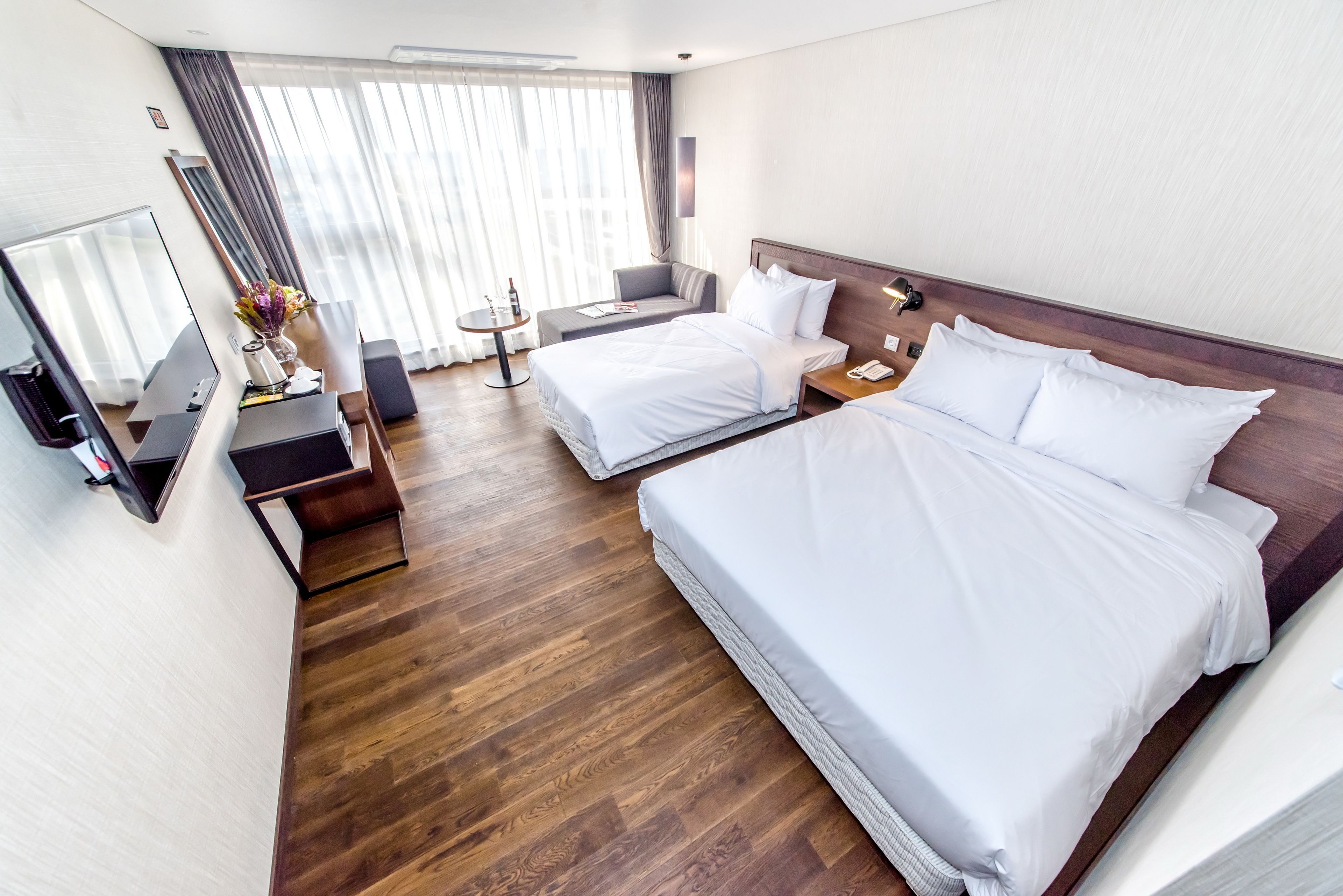 standard twin room | desk, free wifi, bed sheets