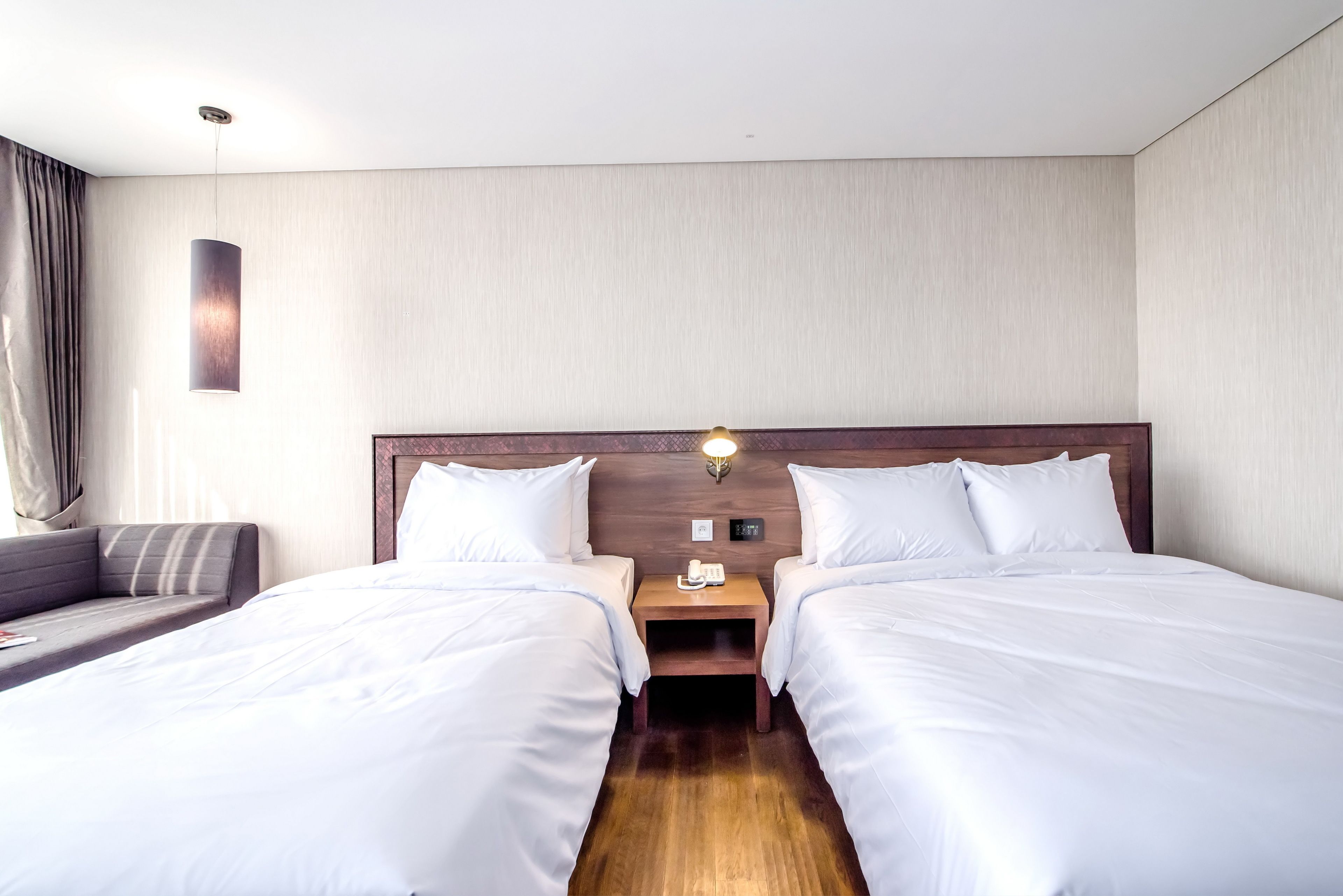 standard twin room | desk, free wifi, bed sheets