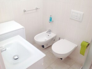 Comfort Apartment, 2 Bedrooms | Bathroom