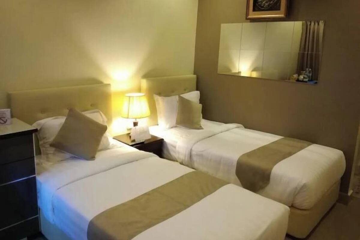 Luxe beddengoed, een minibar, een strijkplank/strijkijzer, beddengoed