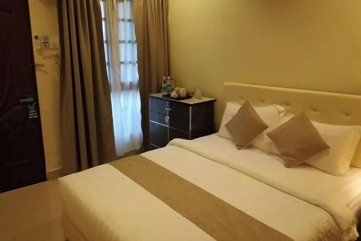 Luxe beddengoed, een minibar, een strijkplank/strijkijzer, beddengoed