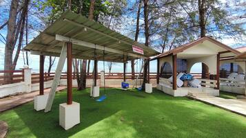 Kawasan main kanak-kanak – terbuka