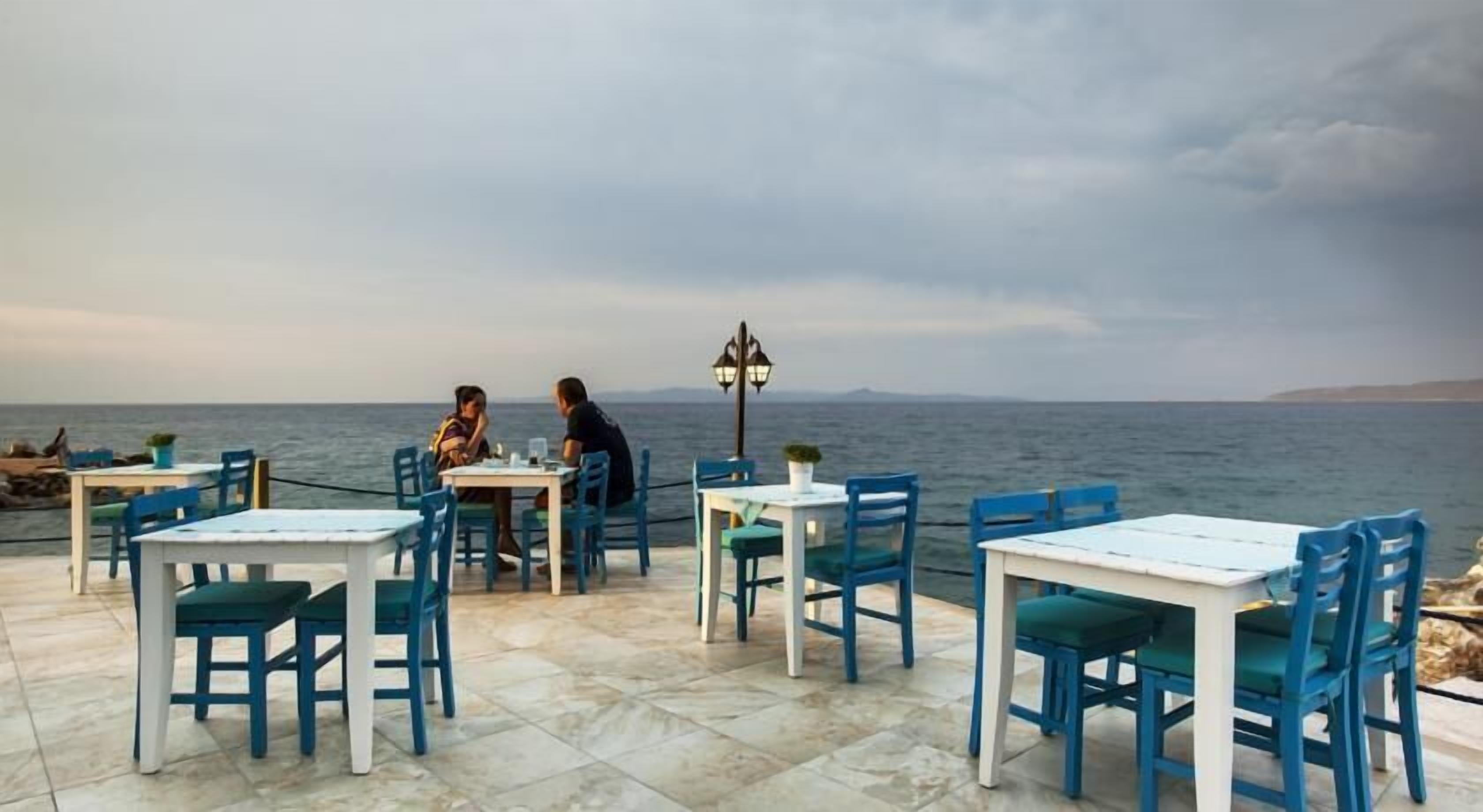 供应早餐、午餐和晚餐，国际美食