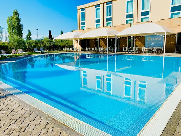 Outdoor pool, open 9:30 AM to 7:00 PM, pool loungers