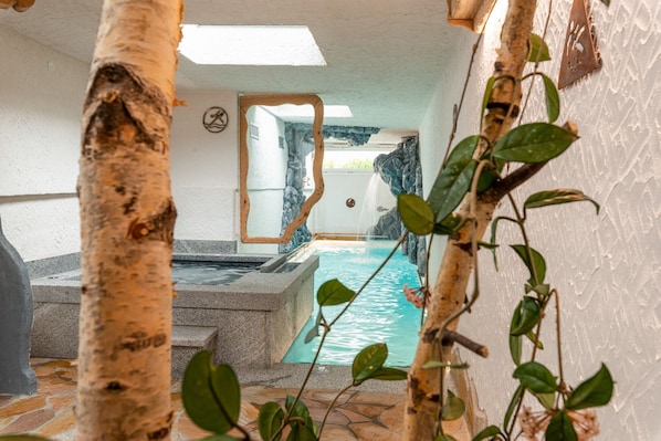 Sauna, bain à remous, massages aux pierres chaudes