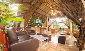 Lobby sitting area - Nai C Resort (Surat Thani)