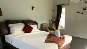 Deluxe With Bathtub