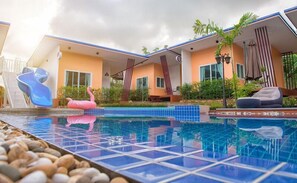 Deluxe Pool Access View | Buitenzwembad | Een buitenzwembad