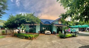 Standard Room | In-room safe, desk, blackout drapes, free WiFi - Nai C Resort (Surat Thani)