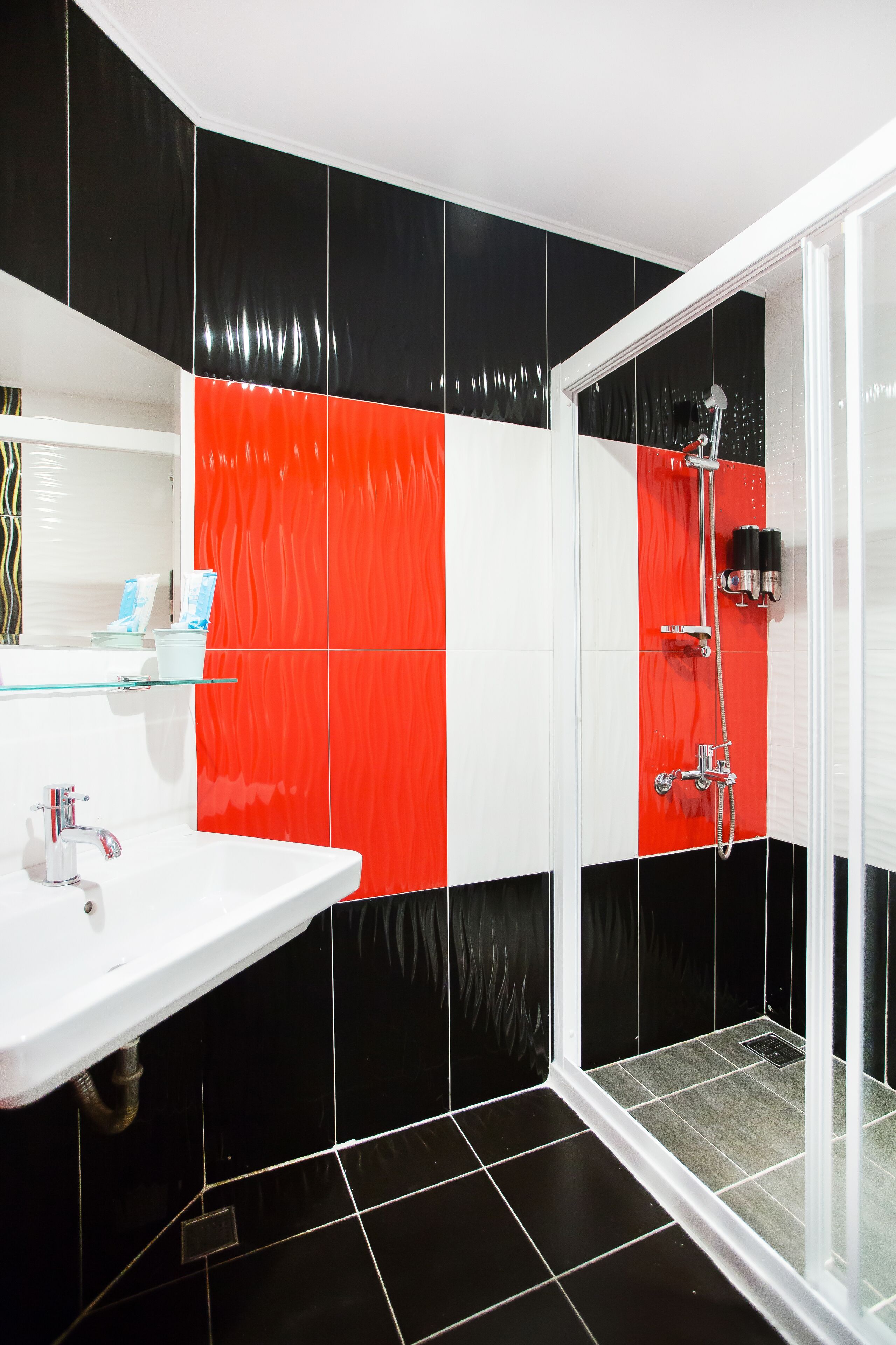 standard double room | bathroom | shower, free toiletries, hair dryer, slippers