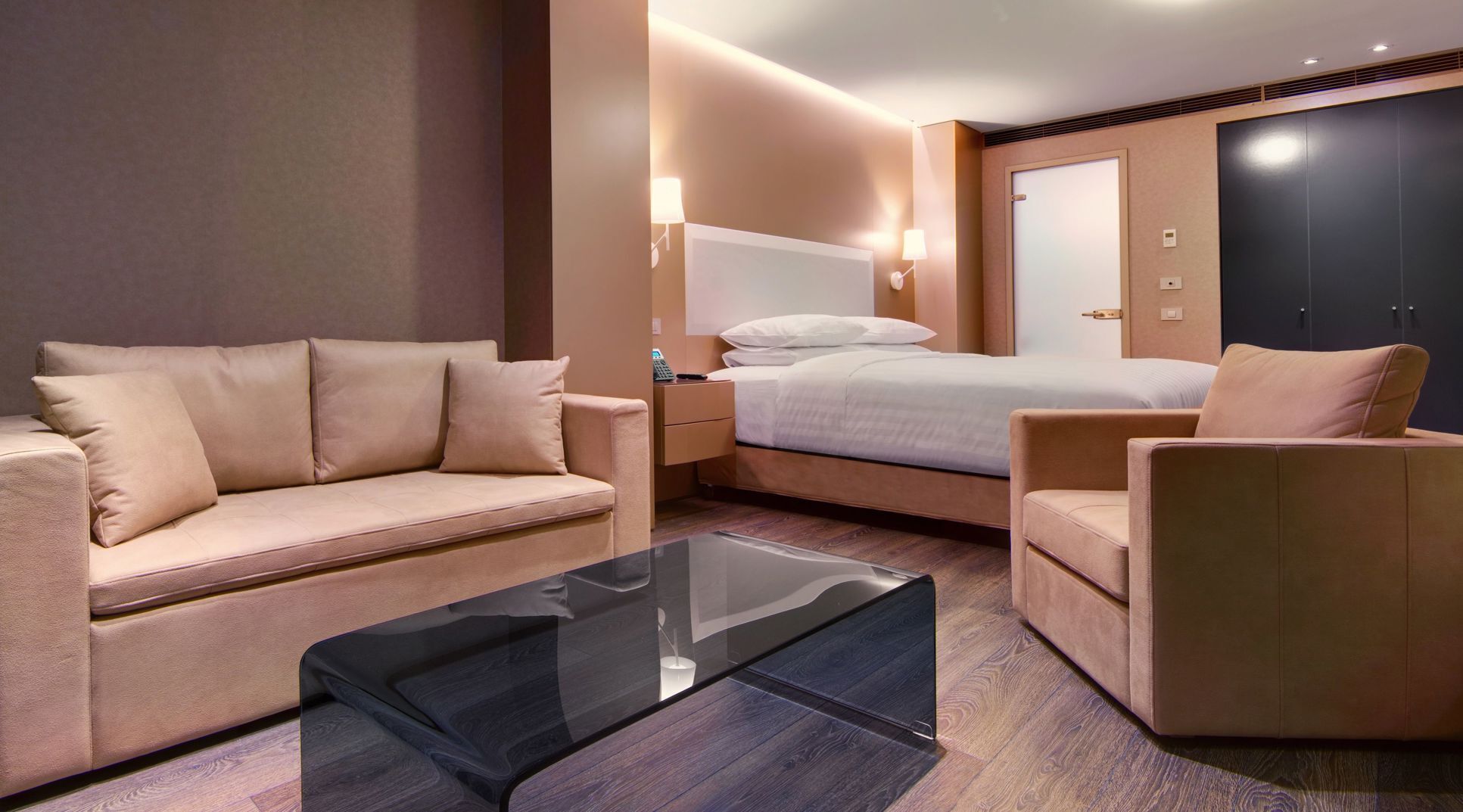 Hochwertige Bettwaren, Minibar, Zimmersafe, Schreibtisch