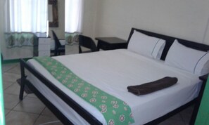 Economy Double Room | Desk, free WiFi - Kazungula Guest House (Kasane)