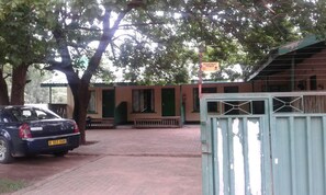 Interior entrance - Kazungula Guest House (Kasane)