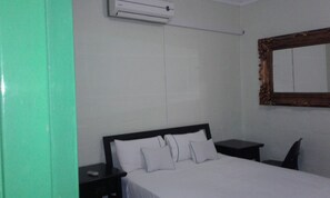 Economy Double Room | Desk, free WiFi - Kazungula Guest House (Kasane)