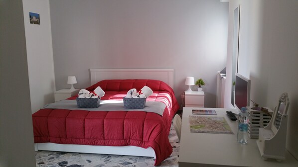 Double or Twin Room, Ensuite | Desk, free WiFi