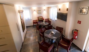 Daily continental breakfast (CHF 10 per person)