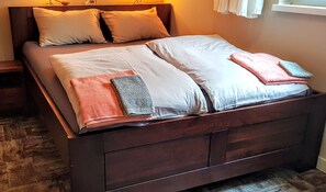 Egyptian cotton sheets, premium bedding, down duvets - Bed & Breakfast Comfort House Olten - Lostorf (Lostorf)