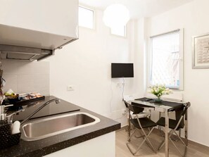 Apartment 4 Persons - V. del Corso 97 | Premium bedding, down comforters, in-room safe, individually decorated - Private Luxury Suite (Rome)