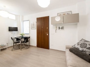 Apartment 4 Persons - V. del Corso 97 | Premium bedding, down comforters, in-room safe, individually decorated - Private Luxury Suite (Rome)